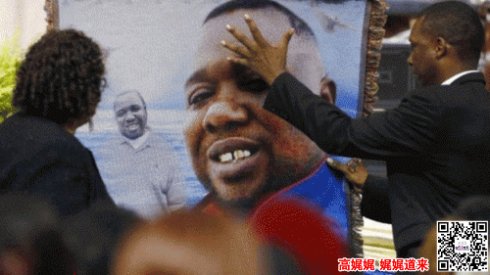 美国暴力游行堪比枪战片,狙击埋伏一样不少