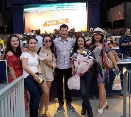 高娓娓:活力四射的美国摇滚大爷——老牌传奇歌星JimmyBuffett演唱会