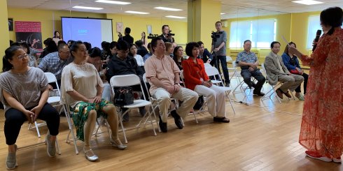 高娓娓:梁坤钿林肯中心舞蹈专场--流彩花韵新闻发布会在纽约举行