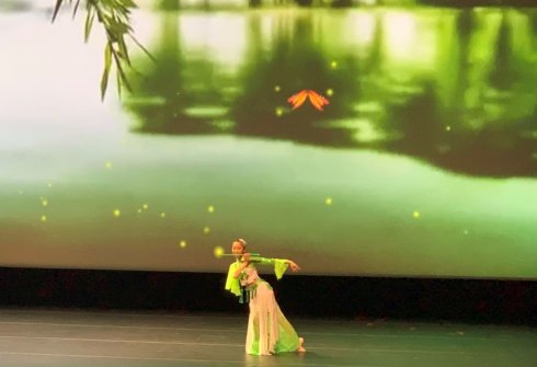 高娓娓:“流彩花韵——梁坤钿舞蹈专场演出”隆重亮相纽约林肯中心
