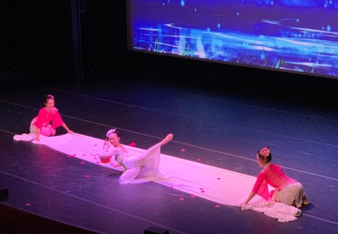 高娓娓:“流彩花韵——梁坤钿舞蹈专场演出”隆重亮相纽约林肯中心