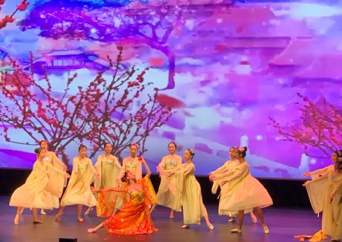 高娓娓:“流彩花韵——梁坤钿舞蹈专场演出”隆重亮相纽约林肯中心