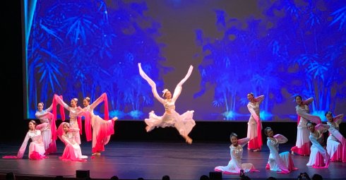 高娓娓:“流彩花韵——梁坤钿舞蹈专场演出”隆重亮相纽约林肯中心