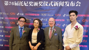 美国V视:第76届托尼奖颁奖仪式新闻发布会在纽约哈佛俱乐部举行,中国“音乐剧王子”阿云嘎受邀参加