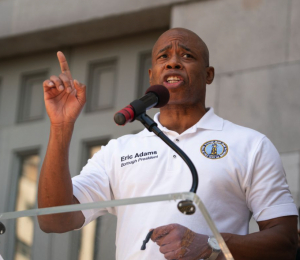 埃里克·亚当斯（Eric Adams）正式加入纽约市长竞选 Eric Adams to officially jump into NYC mayor&#039;s race
