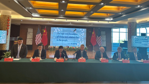 高娓娓:“中美民众对话”中美记者招待会在中国驻纽约总领馆举行-民间基础仍在,合作带来互利