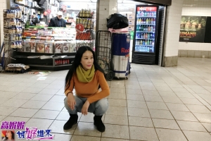 高娓娓：“亚洲蹲”又火了！5年前就有英文教程？亚洲人习惯蹲坑？